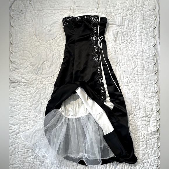 🌷SOLD🌷 Vintage Zum Zum Dress 🖤🤍 - Picture 5 of 8